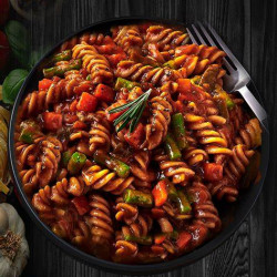 MILD AND SPICY TOMATO AND CHICKEN PASTA (300G)