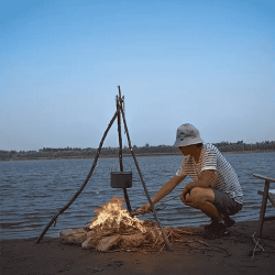 CAMPING TRIPOD